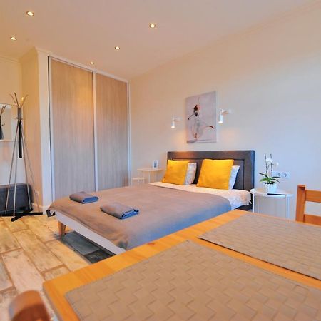 Gertrudes Residence Stay In Light-Filled Studio Apartment In Central Рига Екстер'єр фото